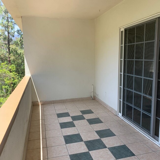 Foto del edificio - 1935 Alpha Rd