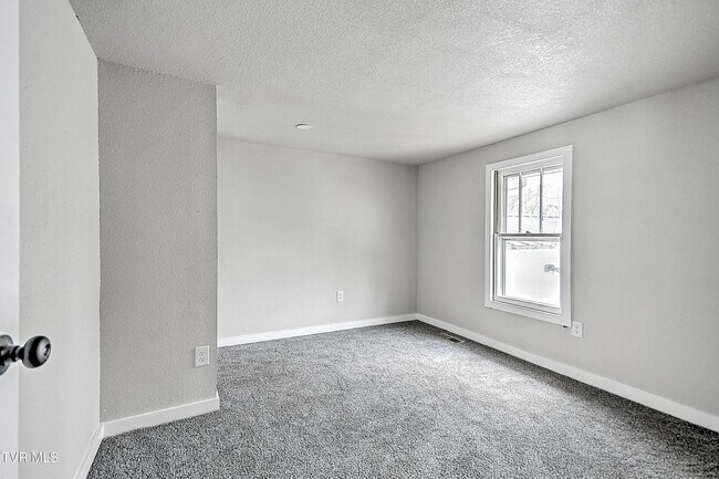 Foto del edificio - 1570 Granby Rd