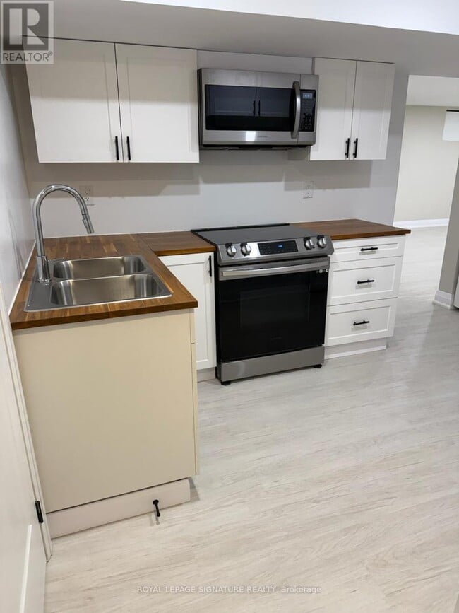 Building Photo - 357 Rossland Rd E