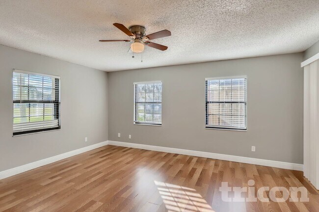 Foto del edificio - 12449 Blue Heron Way