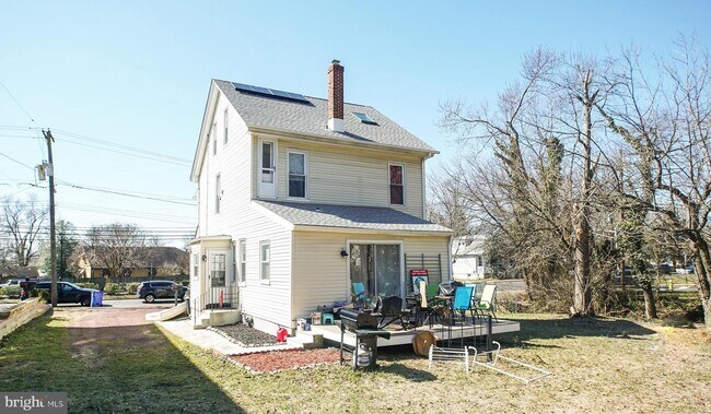 Building Photo - 21 N Lenola Rd