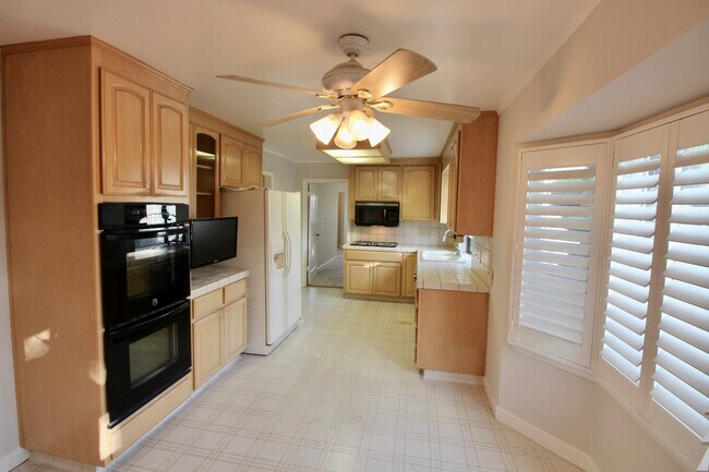 Foto del edificio - 201 Cypress Ave