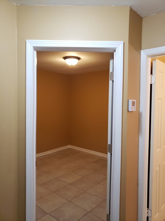 Building Photo - 1015 Park Row Ave