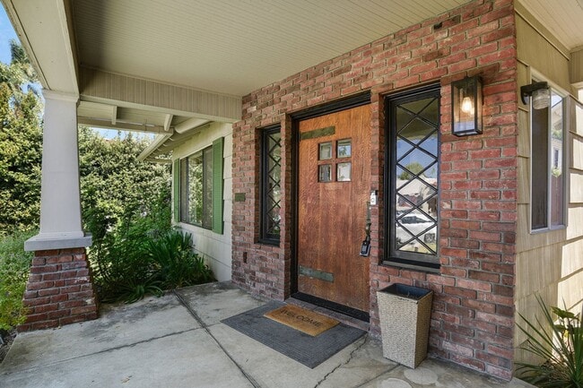 Building Photo - 4721 Edgeware Rd