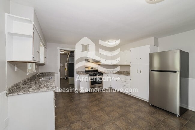 Foto del edificio - 2221 N Northcrest Dr