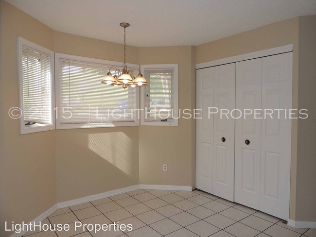 Building Photo - 702 Ivy Lake Dr