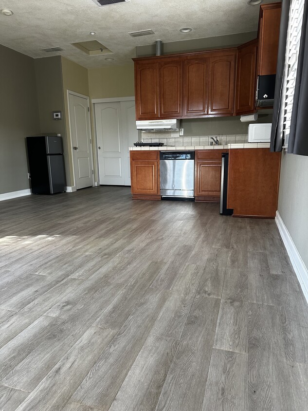 Building Photo - 868 Antiquity Dr