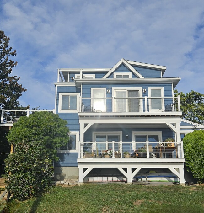 Building Photo - 56 Hillside Ave