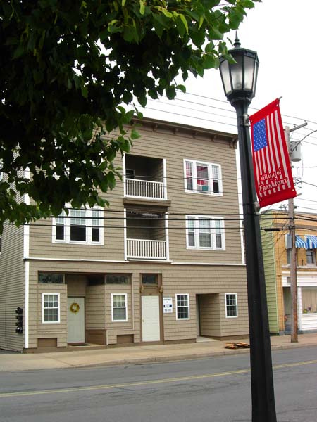 Building Photo - 151 E Main St