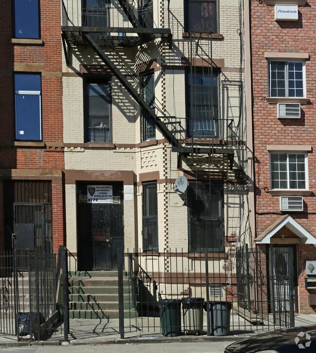Building Photo - 829 Monroe St