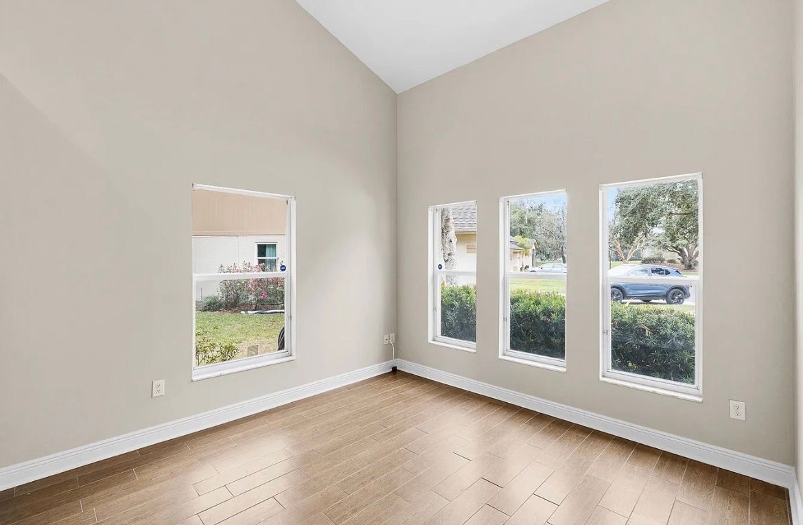 Foto del edificio - 10308 Malvasia Ave