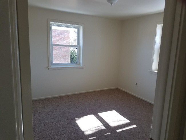 Building Photo - 2555 Veser Ln
