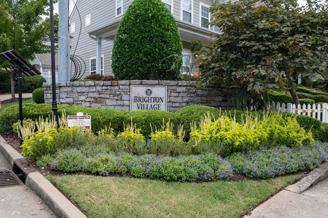 Building Photo - FURNISHED, BEAUTIFULLY DESIGNED TOWNHOME N...