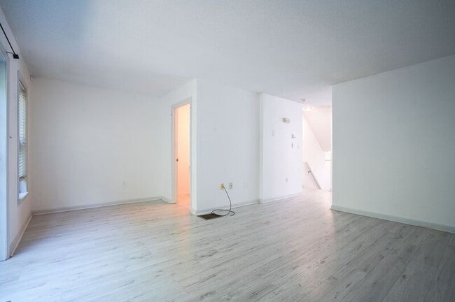 Building Photo - 54 Castlegate Dr