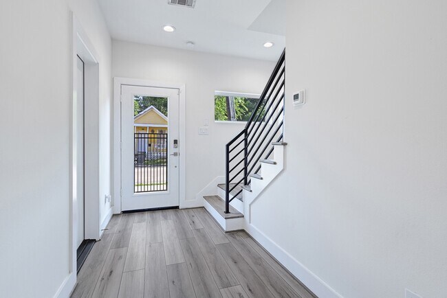 Foto del edificio - 3313 Baer St