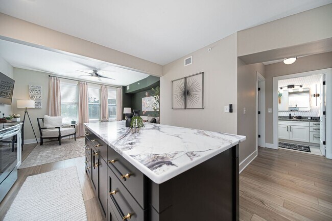 Building Photo - Fully Furnished 1 Bedroom in the heart of ...