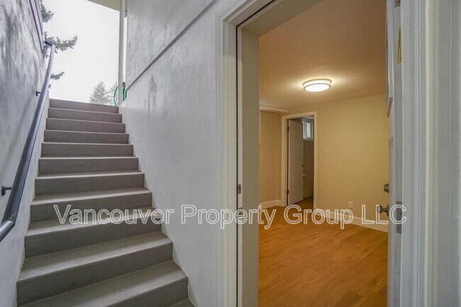 Foto del edificio - 2218 E 18th St