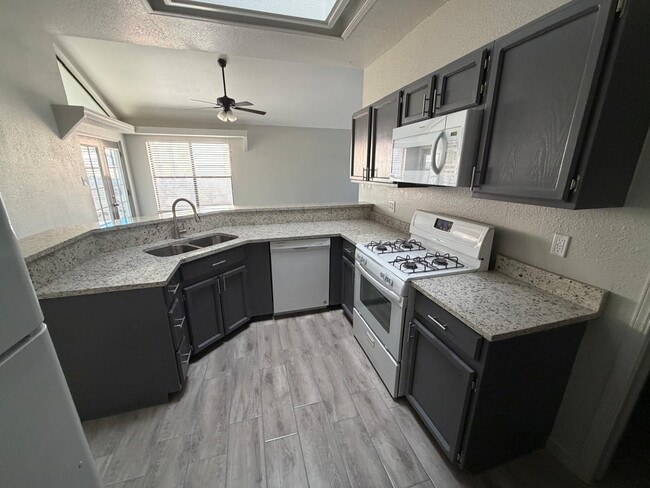 Building Photo - 4724 Loma de Cobre Dr