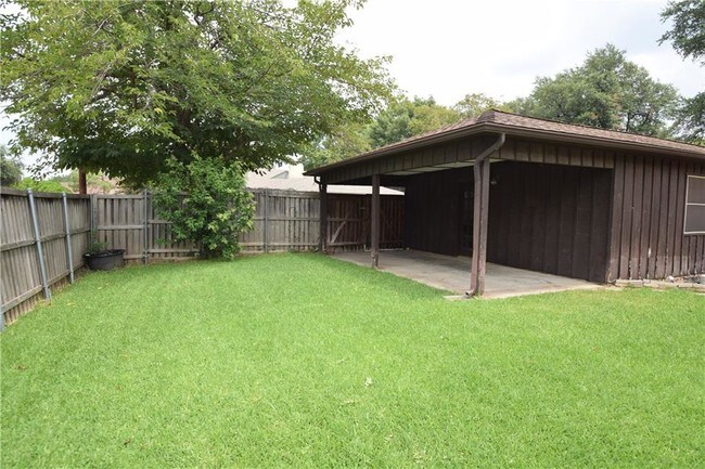 Building Photo - 7603 Village Trail Dr