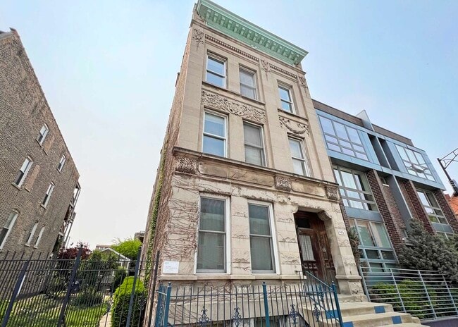 Building Photo - 952 N Noble St