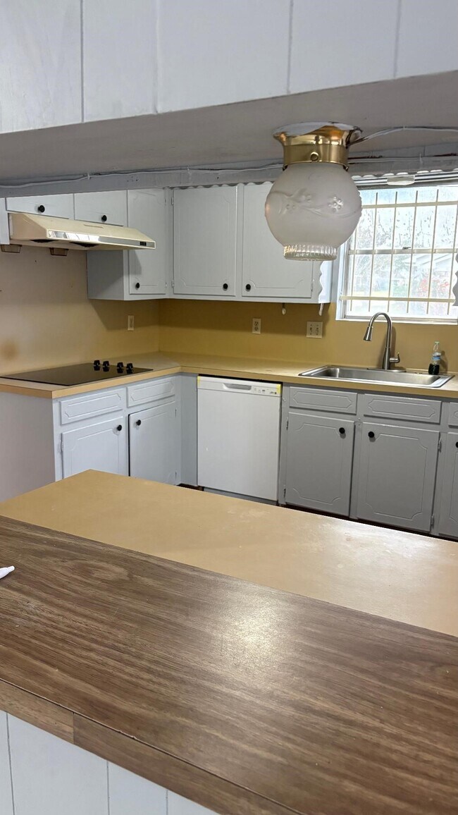 Foto del edificio - 8838 Stroud Dr