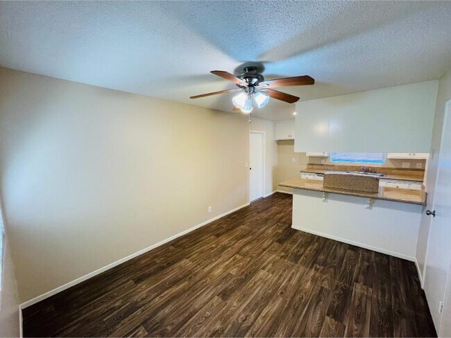 Foto del edificio - 25304 Fay Ave