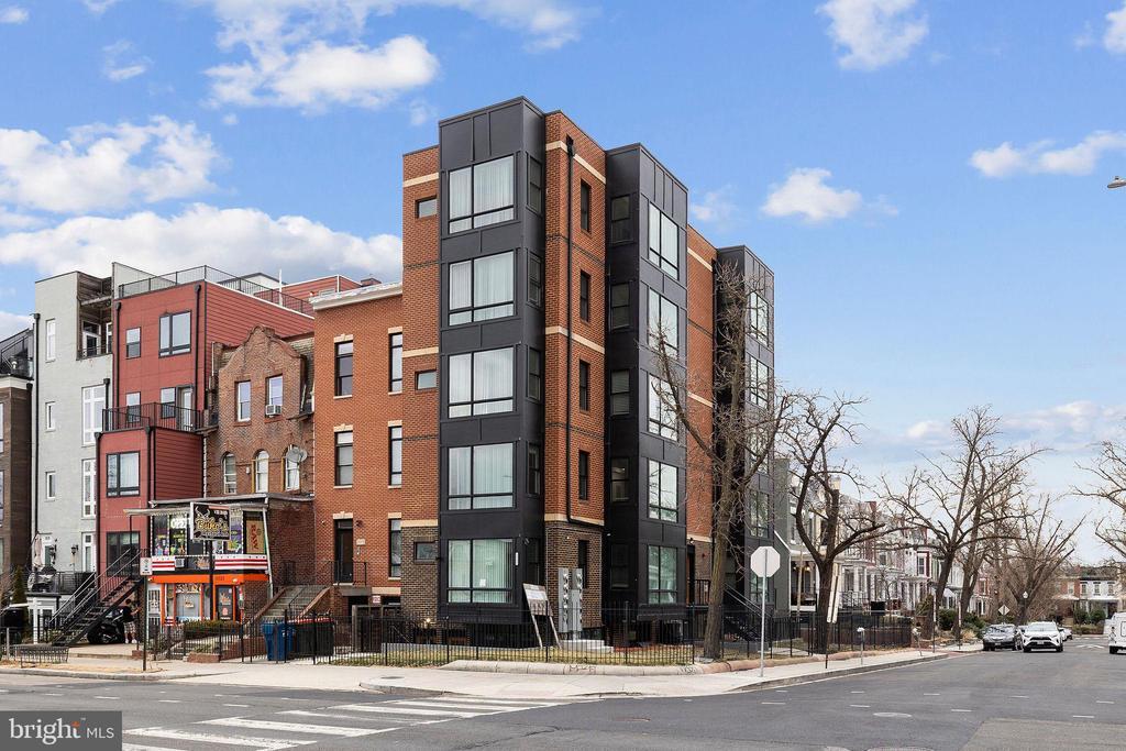 Foto principal - 3517 14th St NW