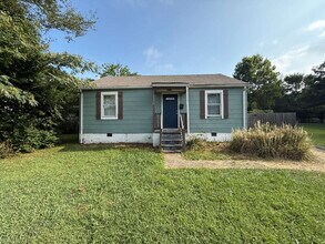 Building Photo - 2336 Boxwood Ln NE