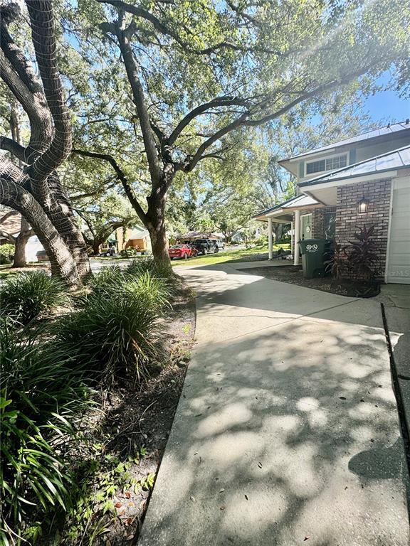 Foto del edificio - 6812 Arbor Oaks Dr