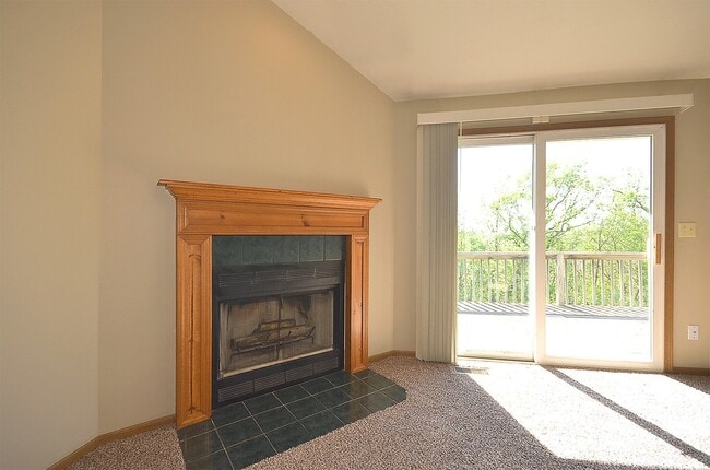 Building Photo - Platte City 2 Bedroom, 2 Bath Duplex with ...