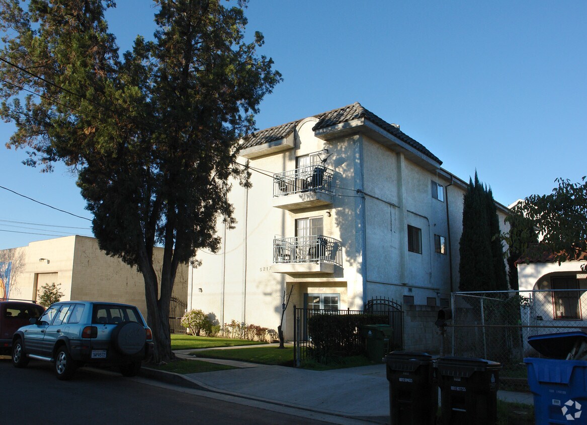 Building Photo - 5217 Willow Crest Ave