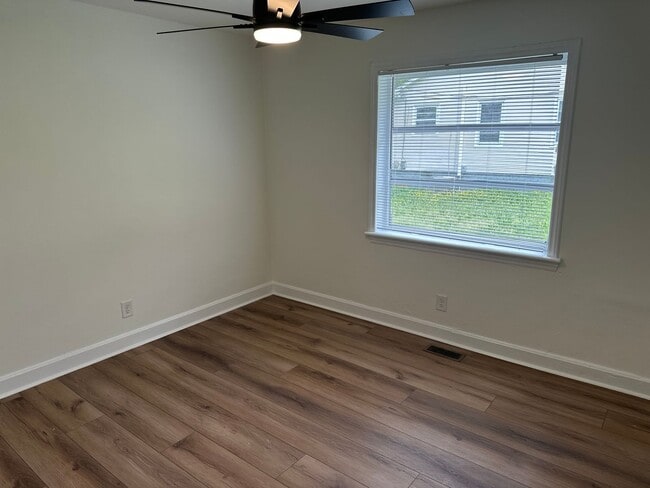 Building Photo - Cozy 2 Bedroom Duplex In NoDa Area
