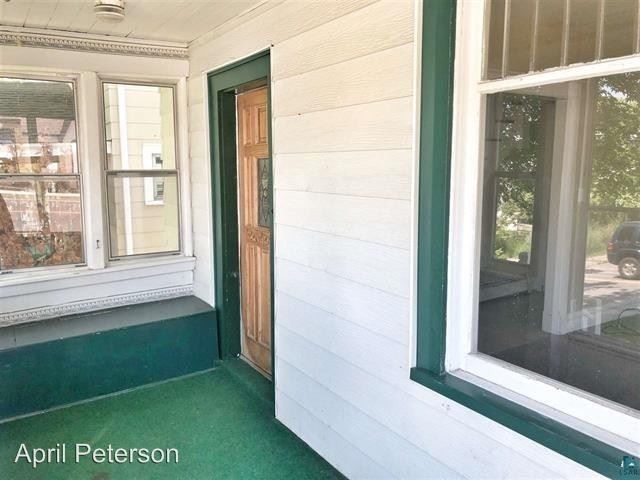 Building Photo - 3 br, 1 bath House - 825 N 10th Ave E