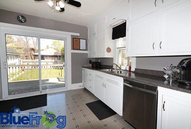 Building Photo - 828 Bell Ave