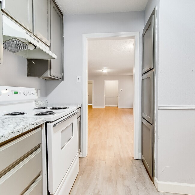 Building Photo - 2404 Kingsford Ct