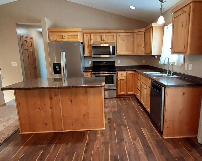 Building Photo - 1283 Blue Jay Pl