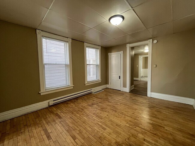 Foto del edificio - 904-906 Burr St