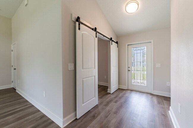 Foto del edificio - WATER & SOLAR INCLUDED - BRAND NEW 3 bed /...