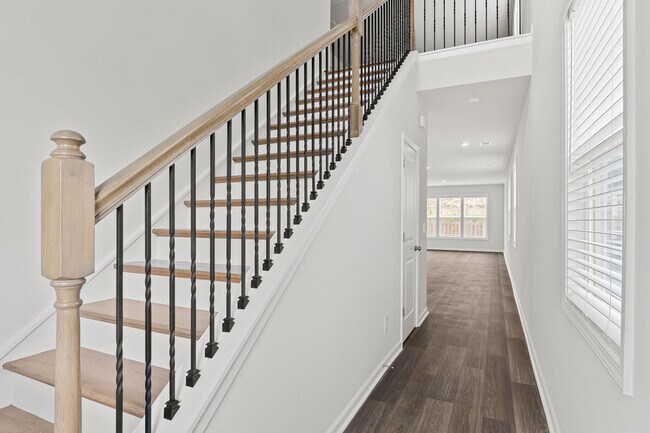 Building Photo - 644 Manitou Cir