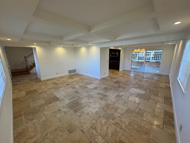 Foto del edificio - Spacious East Ventura Home- Many Interior Upgrades and Large Backyard!
