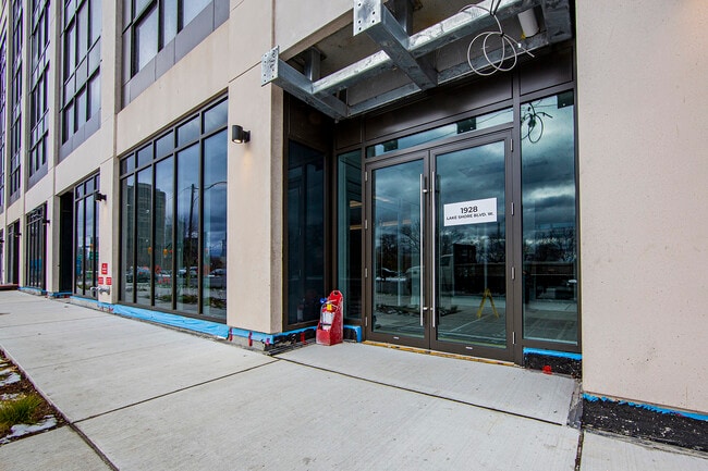 Building Photo - 1928-1928 Lake Shore Blvd W