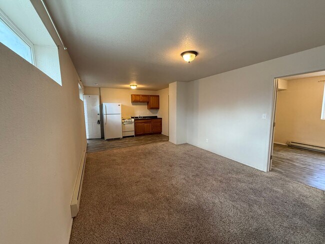 Foto del edificio - One Bedroom, One-bathroom Apartments Located in Gering!