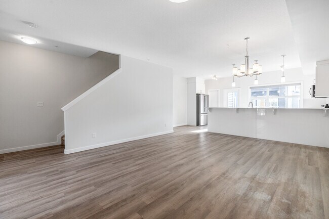 Building Photo - 1631 Hammond Cres NW