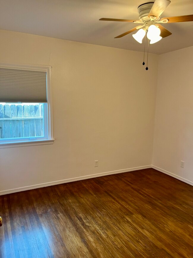 Building Photo - 15242 S Wilkie Ave
