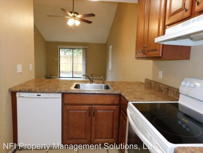 Building Photo - 2 br, 1 bath House - 4372 Cecelia Court-**