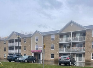 Building Photo - Maccormack Luxury Estates