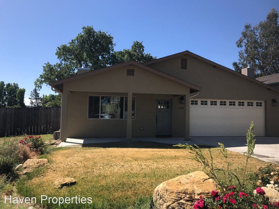Foto principal - 3 br, 2 bath House - 22615 J St.