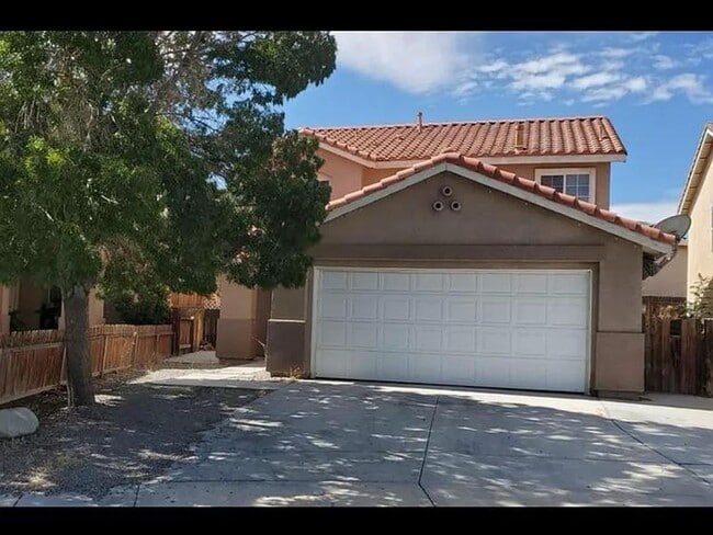 Building Photo - Beautiful home