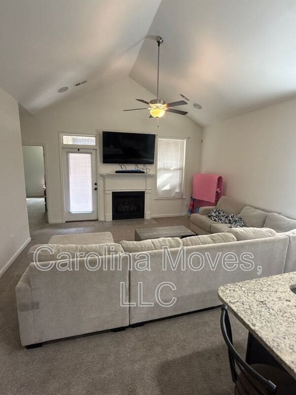 Building Photo - 211 Everard Ln