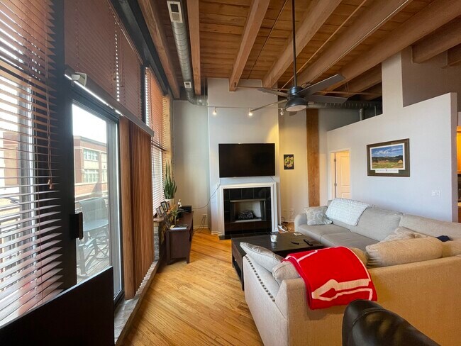 Foto del edificio - 616 W Fulton St
